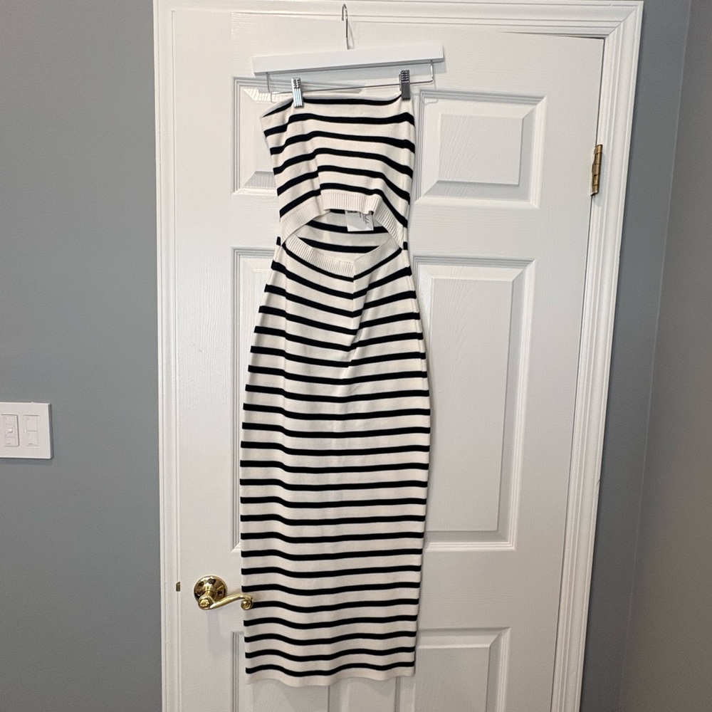Striped Strapless Cutout Sweater Dress – Size Medium – New With Tags - Picture 1 of 5